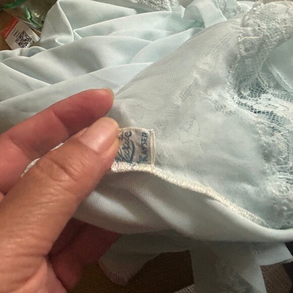 Kayser Luxite 1940-50’s Light Blue Nightgown with Lace Accents Size 34 - Picture 8 of 9